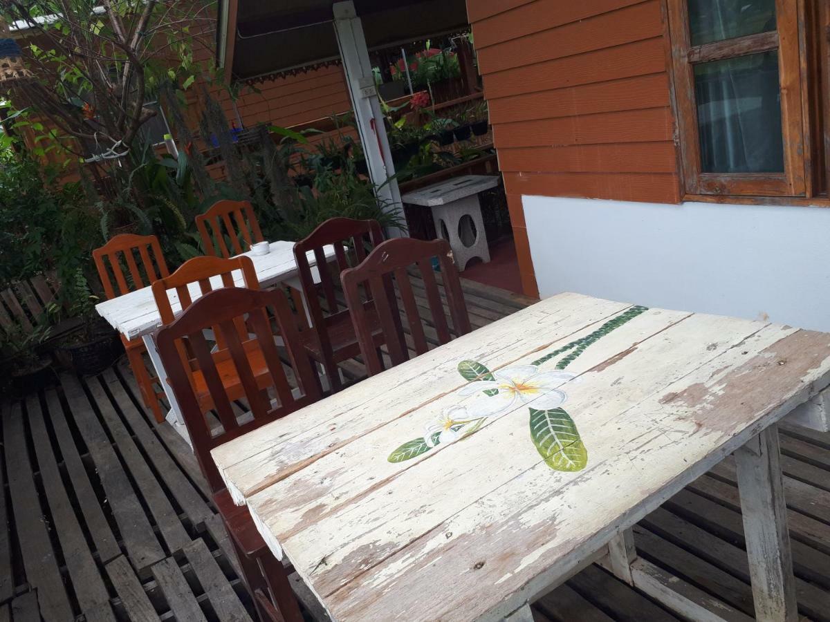 Baan Bar Cafe Hotel Mae Chaem Eksteriør billede